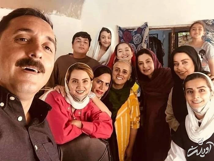 بازیگران سریال دودکش 2 در پشت صحنه امیرحسین رستمی